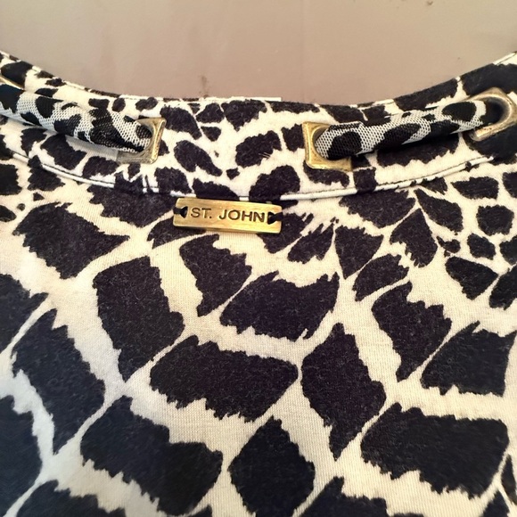 St John Graphic Animal Print 3/4 Black/White TopSize Medium MSRP $345 - Picture 5 of 10